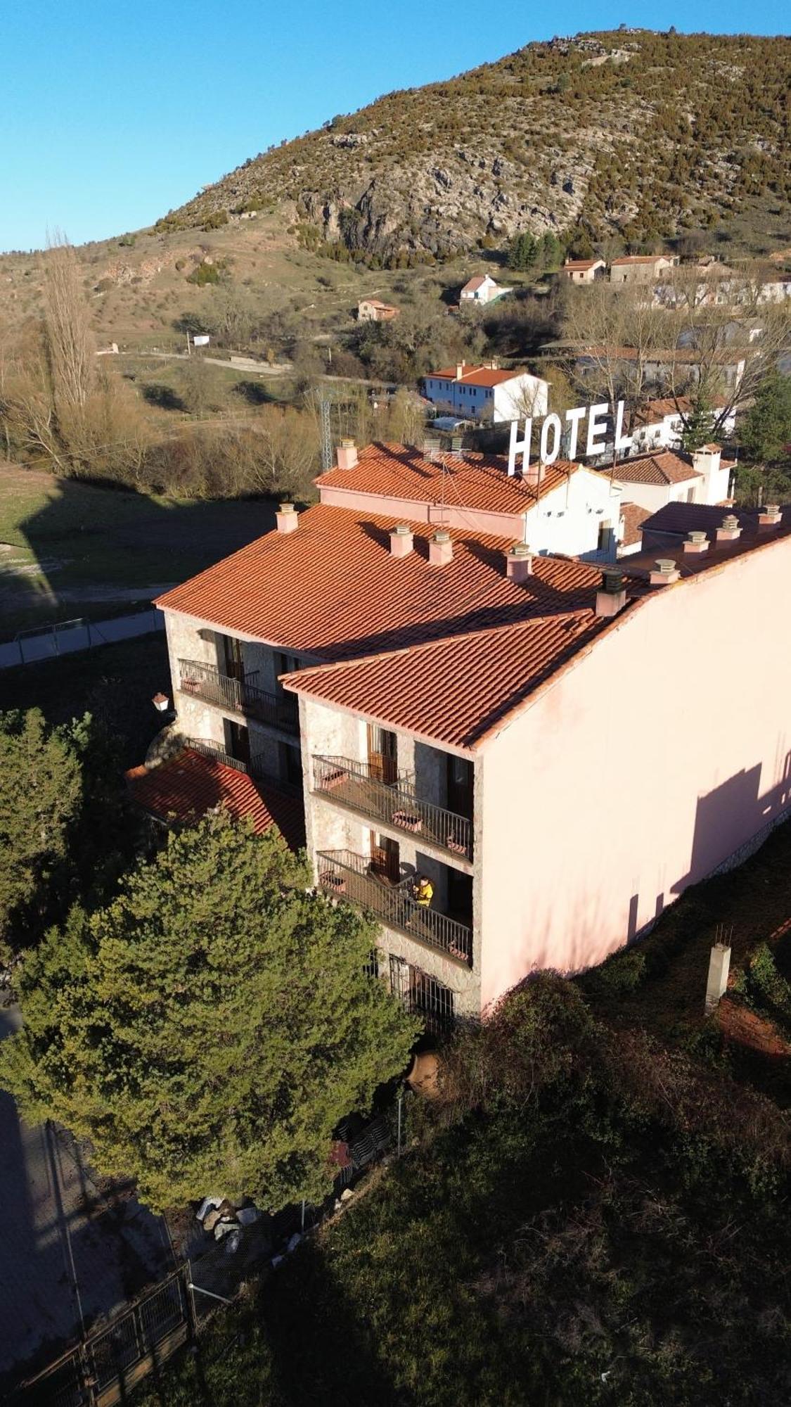 Hotel Restaurante Rio Cuervo Vega del Cadorno Ngoại thất bức ảnh