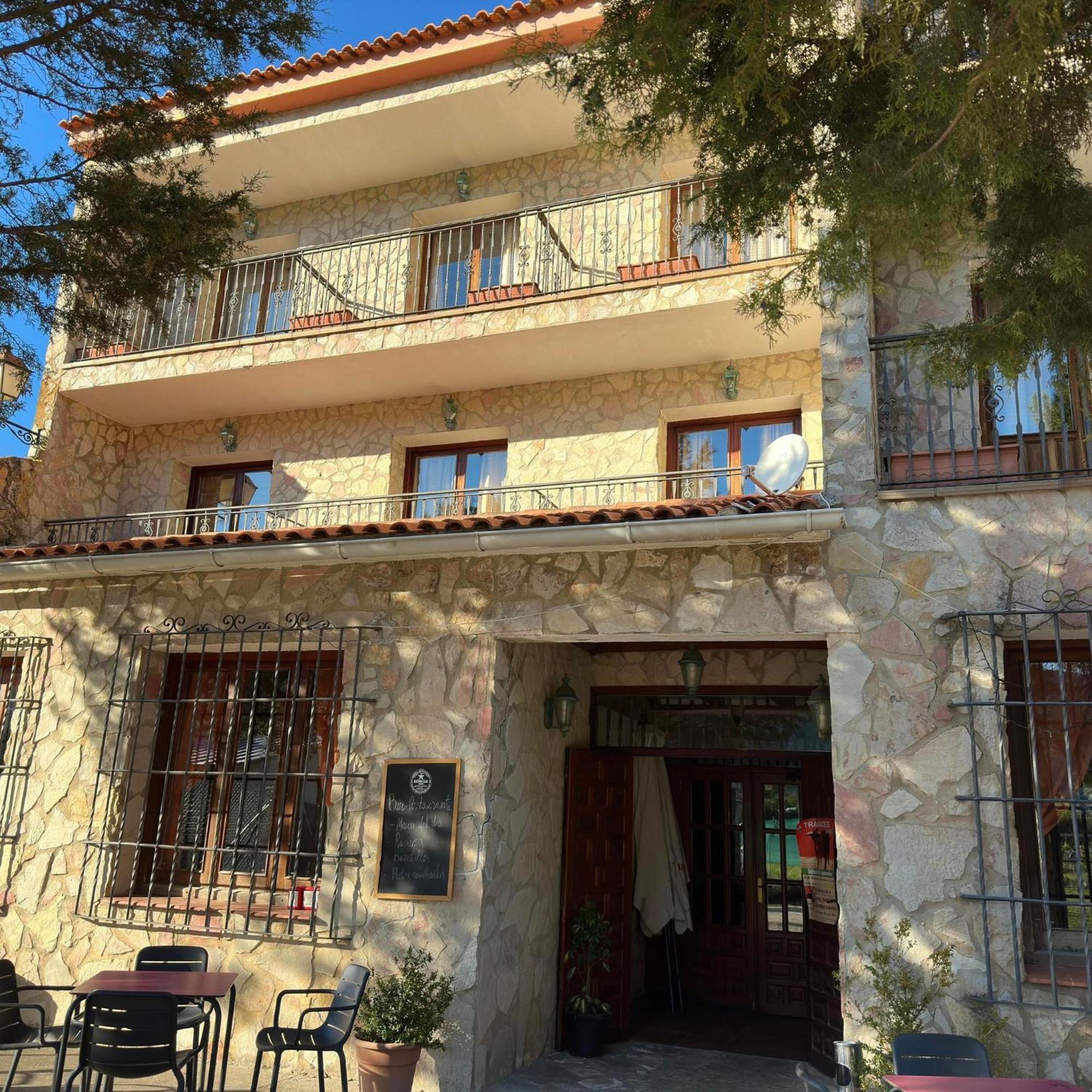 Hotel Restaurante Rio Cuervo Vega del Cadorno Ngoại thất bức ảnh