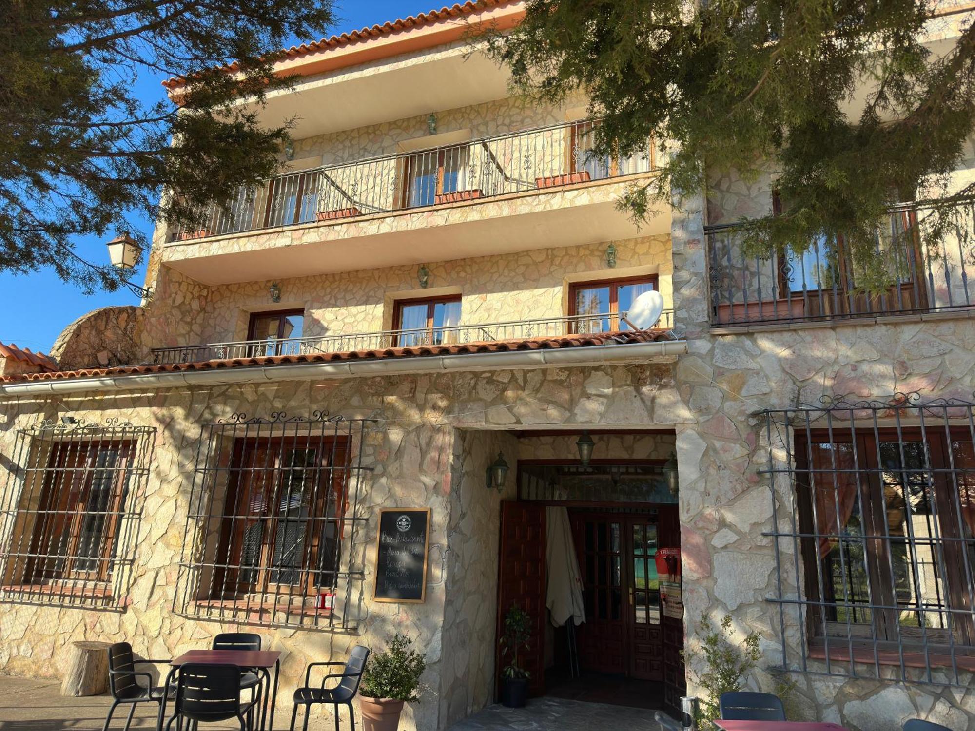 Hotel Restaurante Rio Cuervo Vega del Cadorno Ngoại thất bức ảnh