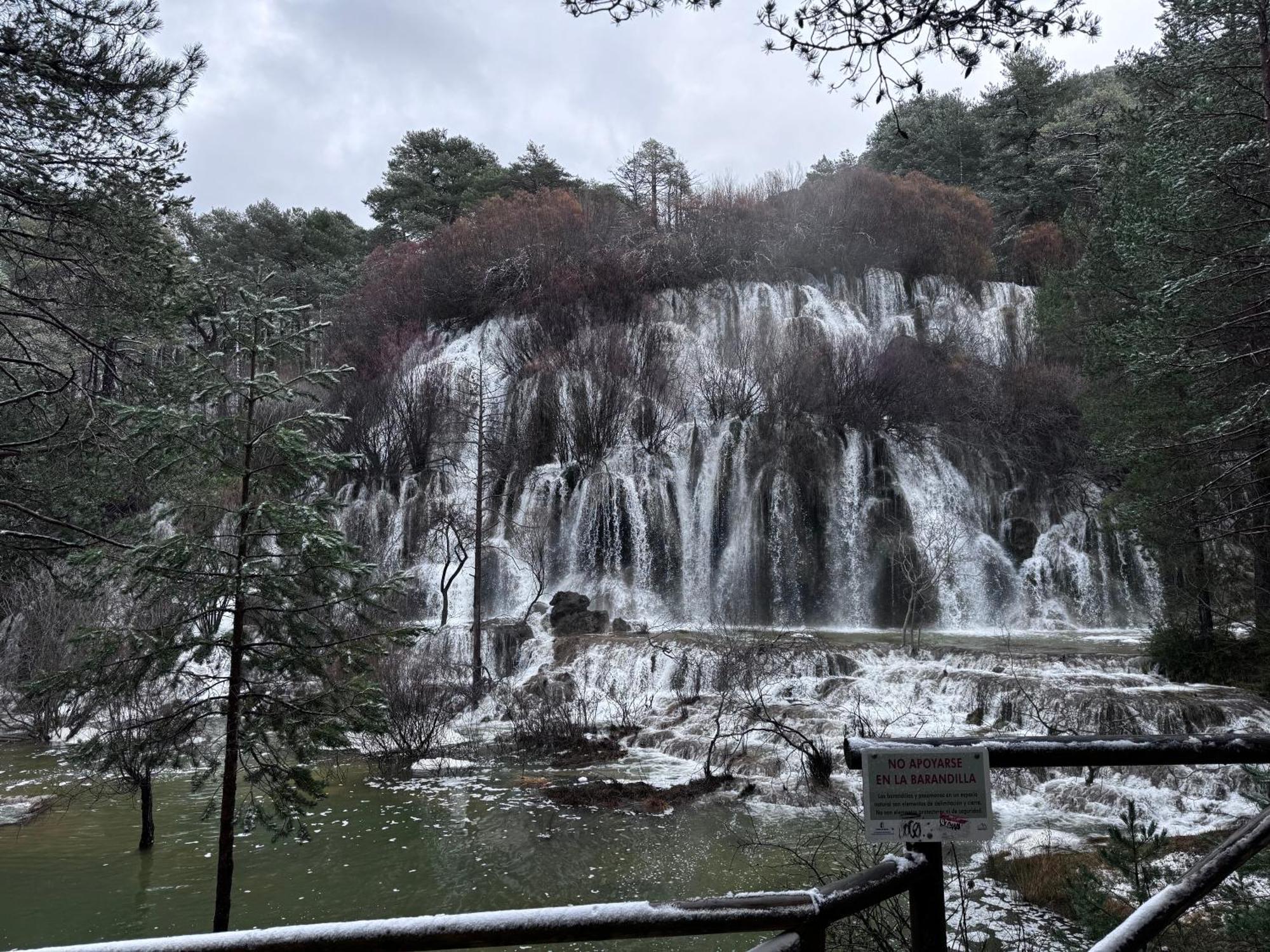 Hotel Restaurante Rio Cuervo Vega del Cadorno Ngoại thất bức ảnh