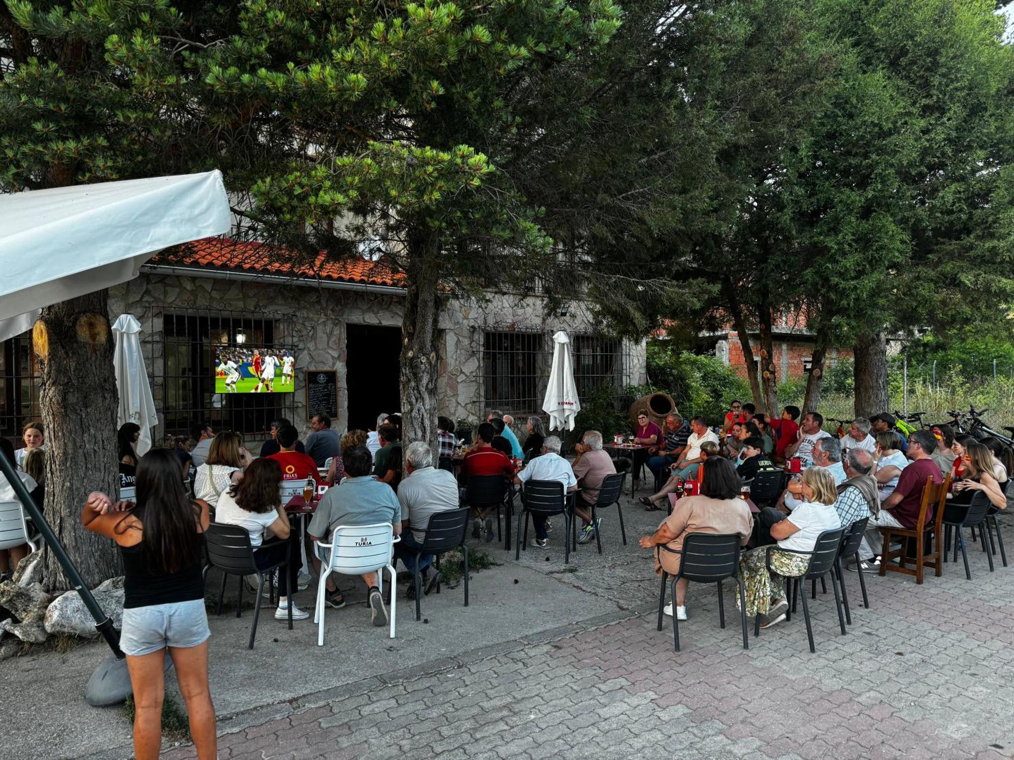 Hotel Restaurante Rio Cuervo Vega del Cadorno Ngoại thất bức ảnh